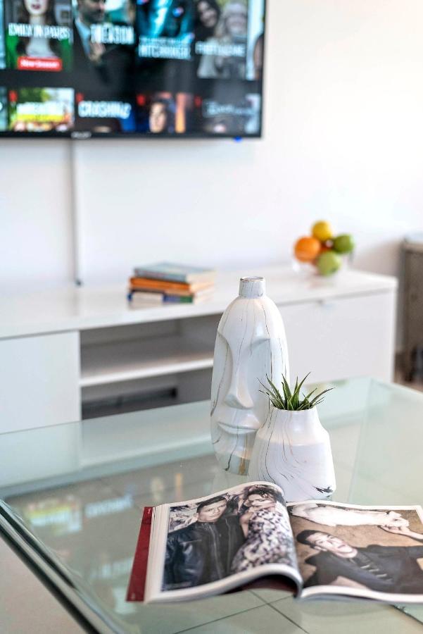 Glorious Renovated Apartment On Top Of The Beach Tel Aviv Exterior foto